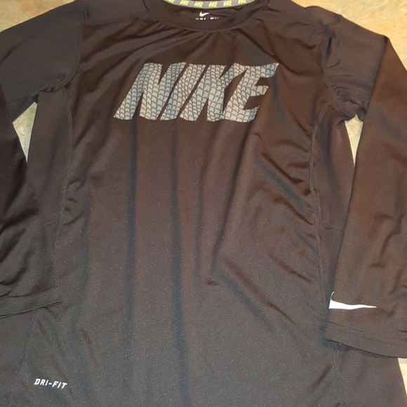 Nike Dri Fit-γ SOLD AT YARD SALEγ - Picture 3 of 6